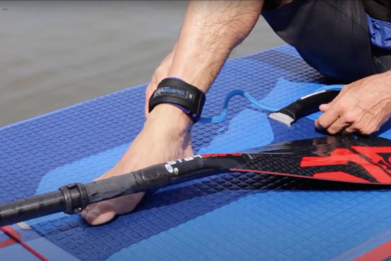 paddle-boarding-with-a-leash-vs-no-leash-starboard-sup-safety-tips-caover-1280 paddle-boarding-with-a-leash-vs-no-leash-starboard-sup-safety-tips-caover-1280