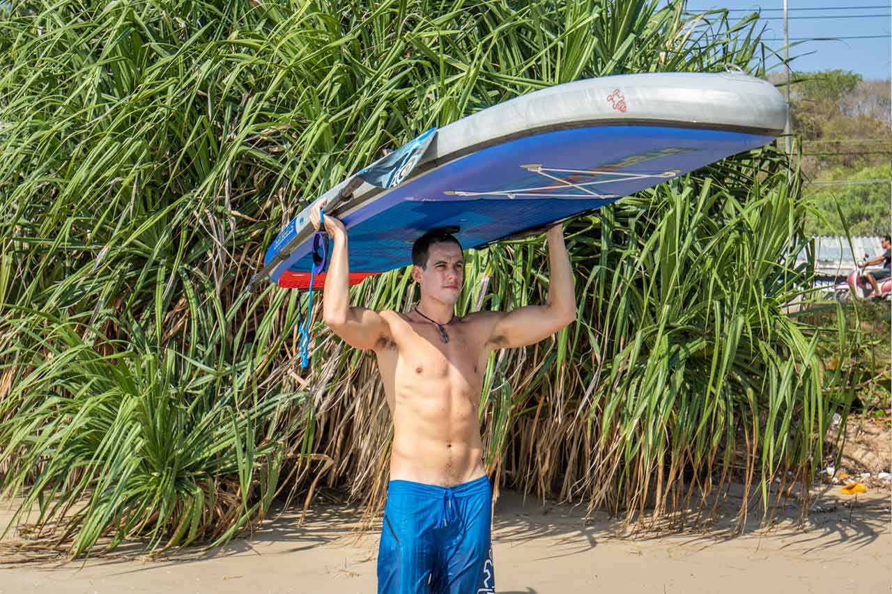 Starboard-stand-up-paddle-how-to-head-carry
